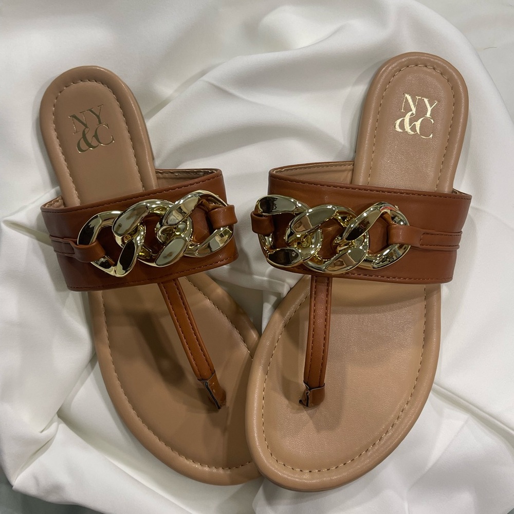 CASSANDRA SANDAL WITH CHAIN